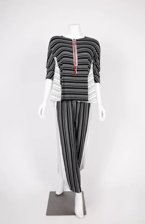 IC Collection Black & White Stripe Flare Top W/ Zipper Style 4189T