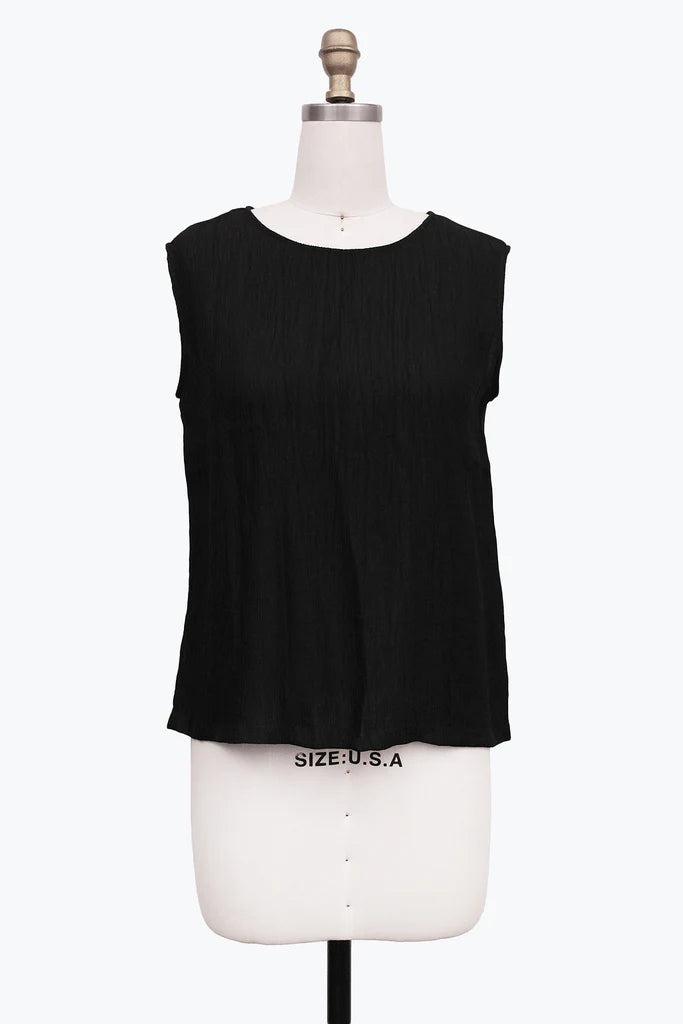 Damee 901T-BLK  CRINKLED SLEEVELESS JEWEL NECK TOP F25