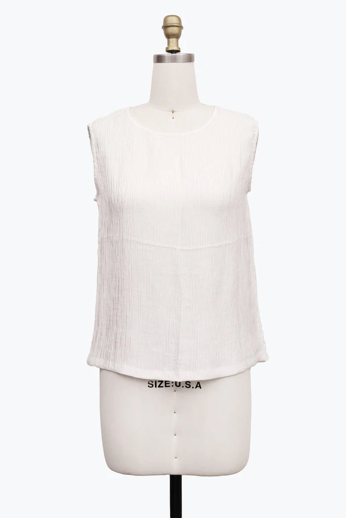 Damee 901T-BLK  CRINKLED SLEEVELESS JEWEL NECK TOP F25