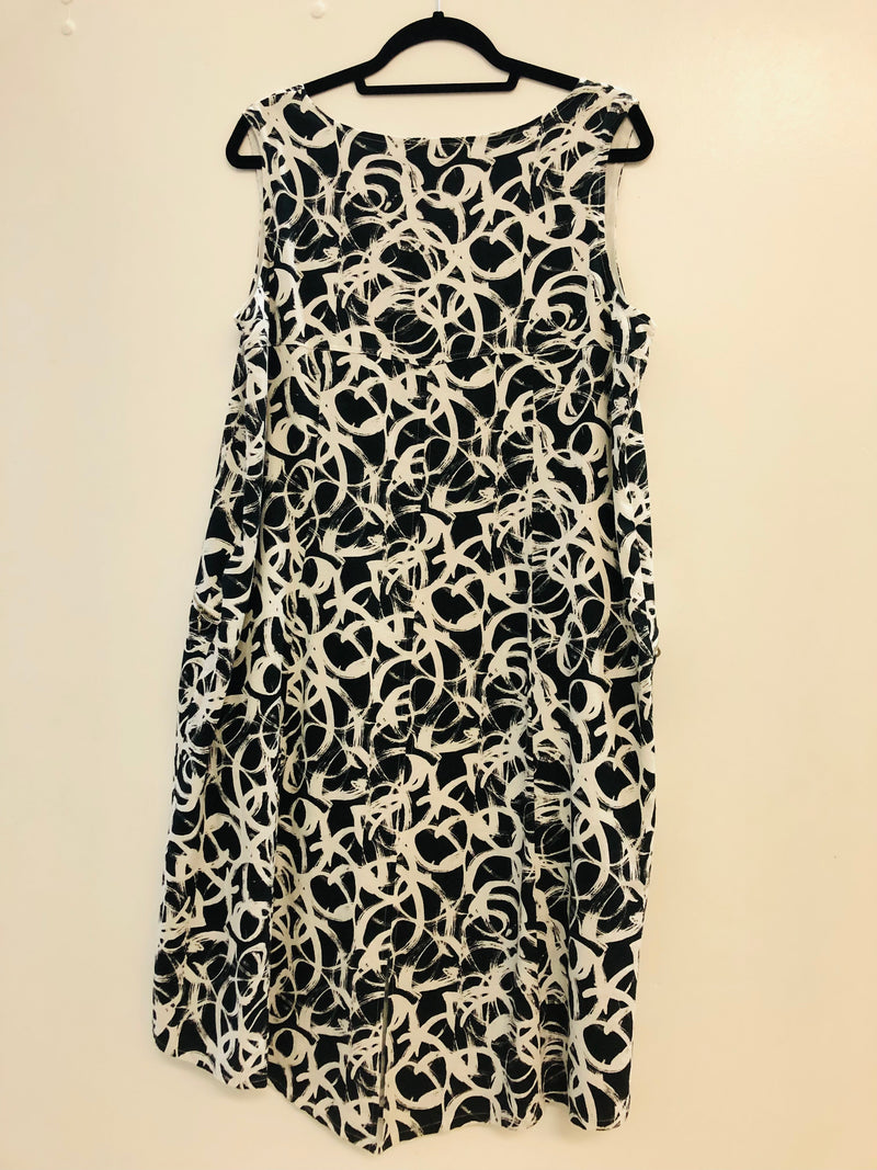 Final Sale Carre Noir Dress Size M