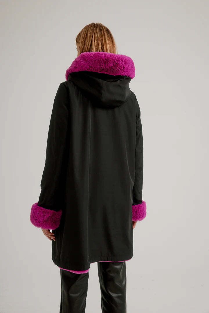 Nikki Jones Reversible faux fur Lola coat K4129RF-164 Black/Fuschi