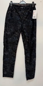 Lisette Pant  9941032