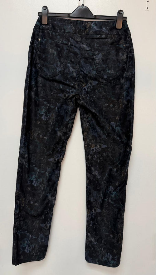 Lisette Pant  9941032