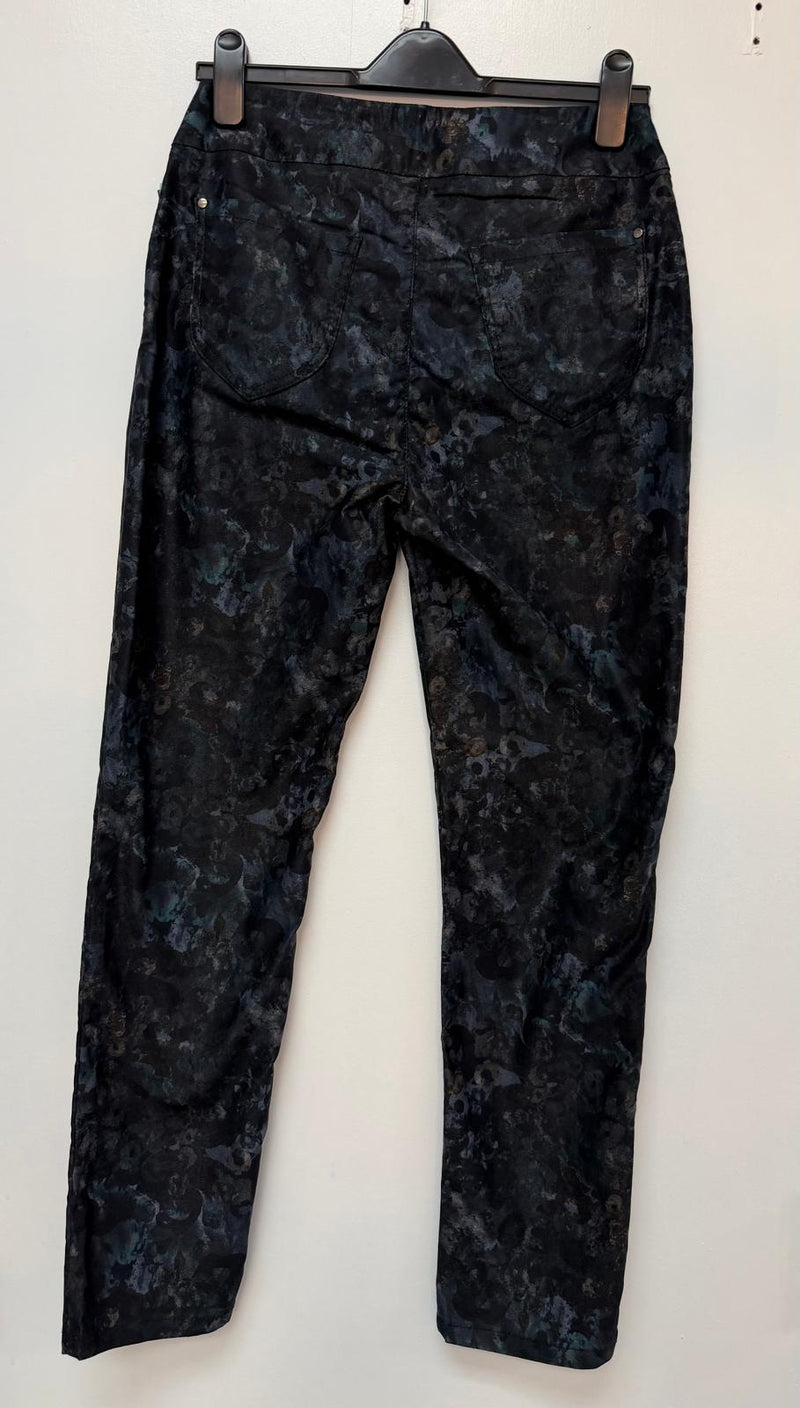 Lisette Pant  9941032