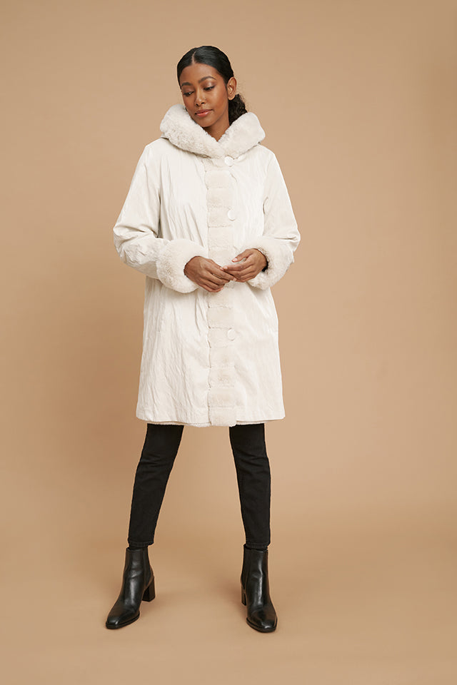 Nikki Jones Reversible faux fur coat K4129RF-164 Black – IBHANA Nikki Jones Reversible faux fur coat K4129RF-164 Black – IBHANA